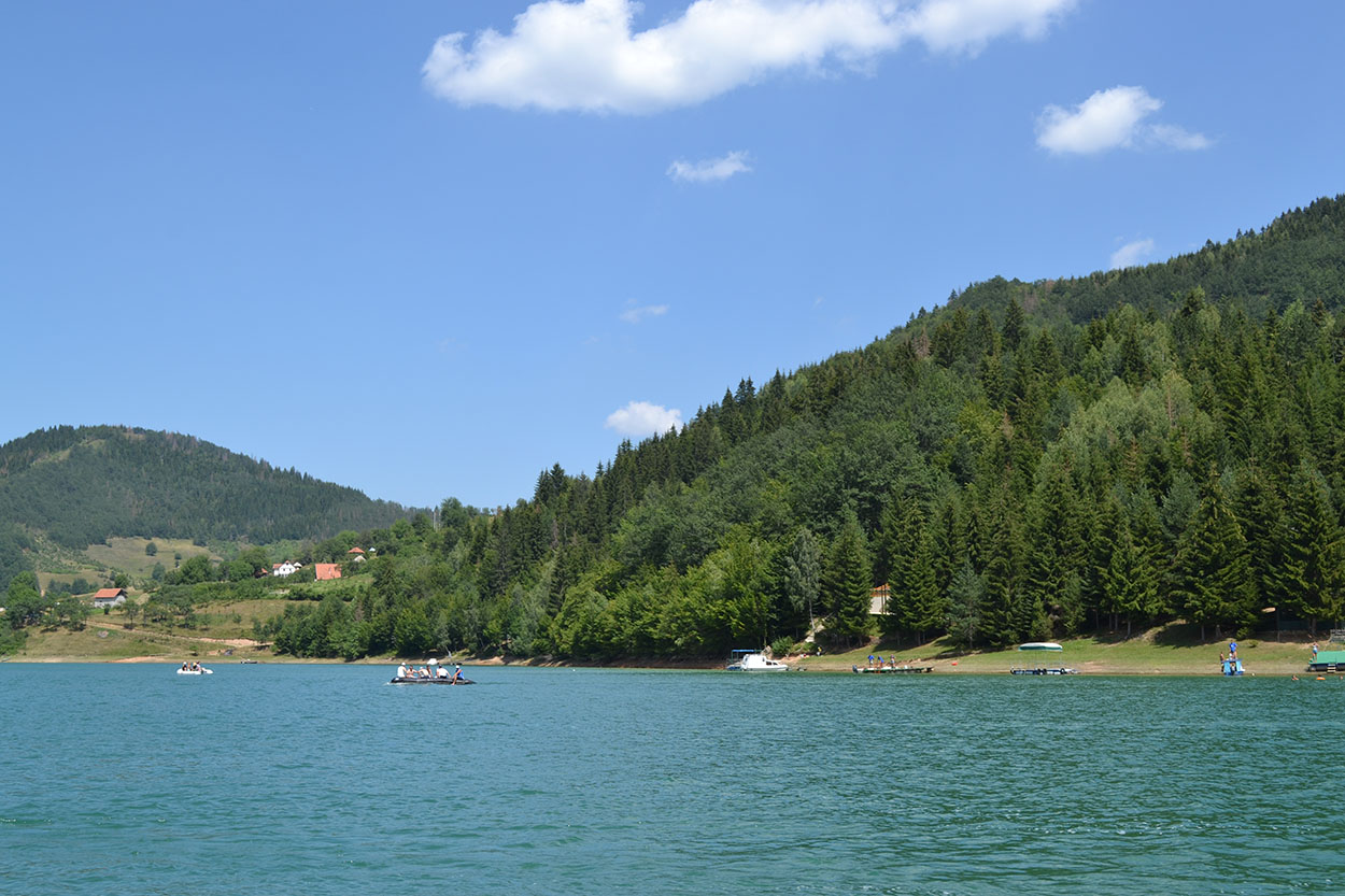 Zlatarsko jezero Zlatarsko jezero uslikano za vreme ZlatarFest-a 2013. godine