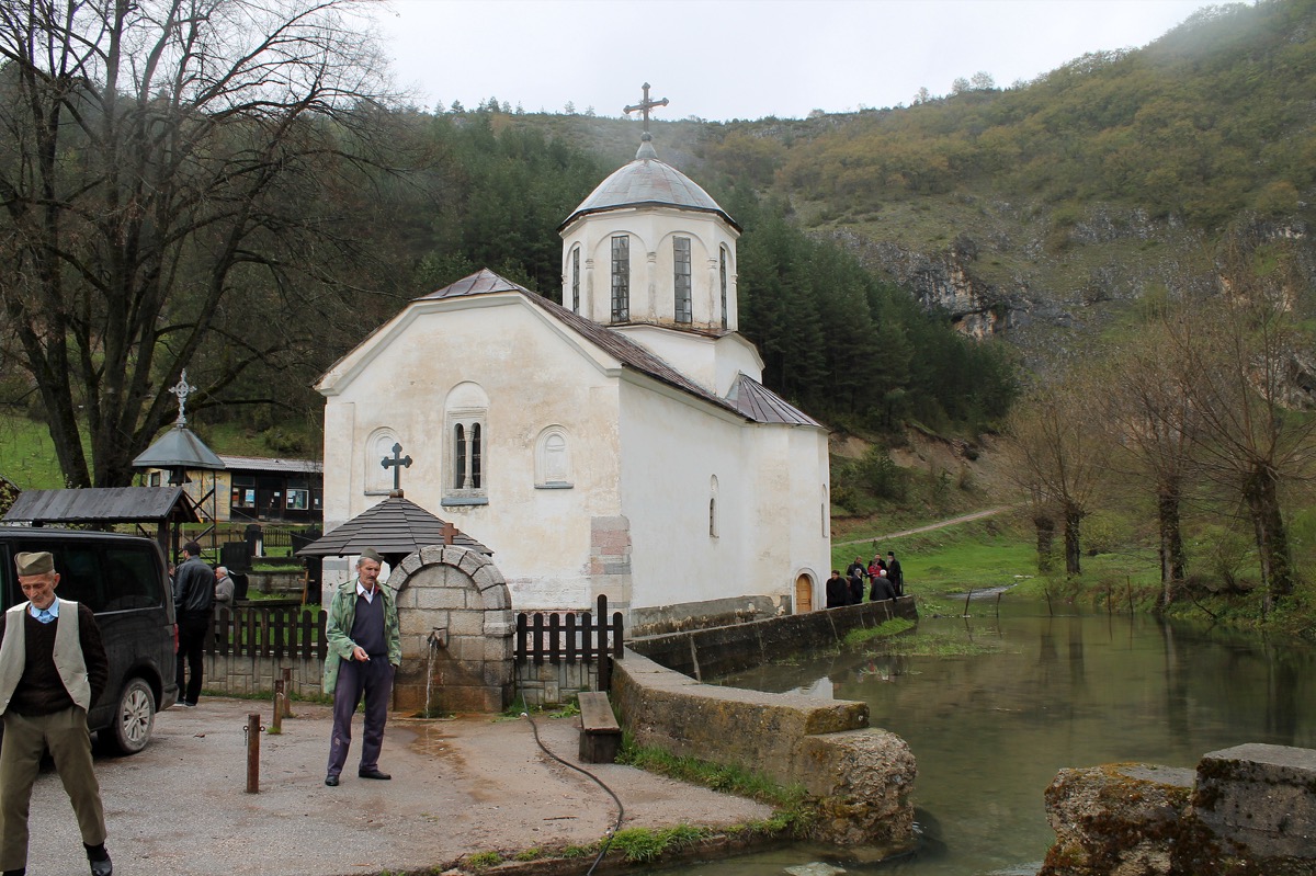 Crkva sagradjena 1867. godine na temeljima manastira Raskovica 
